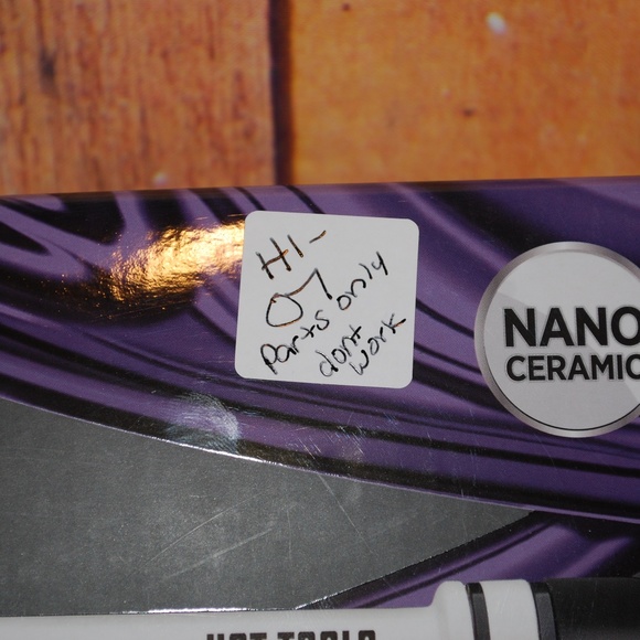 HOT TOOLS TAPERED IRON ( PARTS ONLY DONT WORK) - Picture 3 of 4